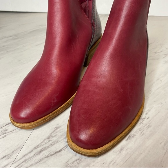 New! Vince Camuto Abrinna Red Snake Print Leather Bootie 7 1/2W - Picture 10 of 16